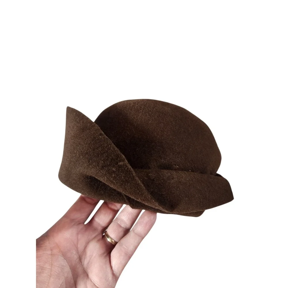 Saks Fifth Avenue Pillbox Hat Womens OS Brown Felt Folded Brim Made in Italy